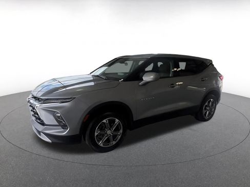 Used 2025 Chevrolet Blazer LT FWD image 7