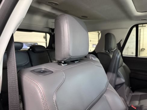 New 2025 Ford Expedition Active image 30