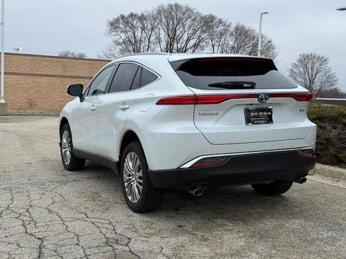 Used 2023 Toyota Venza XLE image 5