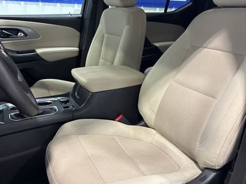Used 2022 Chevrolet Traverse LS image 16