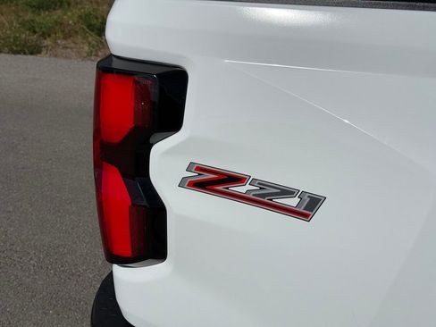Used 2023 Chevrolet Colorado Z71 w/ Z71 Convenience Package 2 AWD/4WD image 16