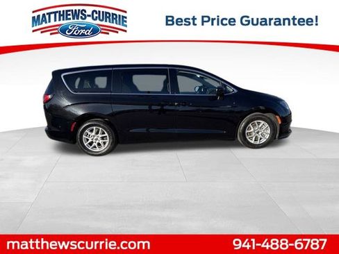 Used 2024 Chrysler Voyager LX image 3