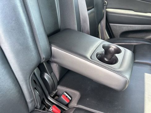 Used 2022 Jeep Grand Cherokee Limited image 44