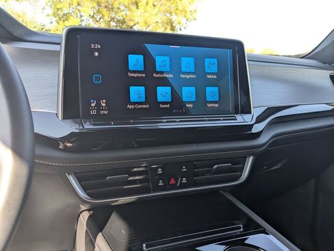 Used 2025 Volkswagen Atlas Cross Sport SE image 19