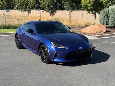 Used 2023 Toyota GR86 w/ ALL Weather Mat Package (TMS) RWD image 2
