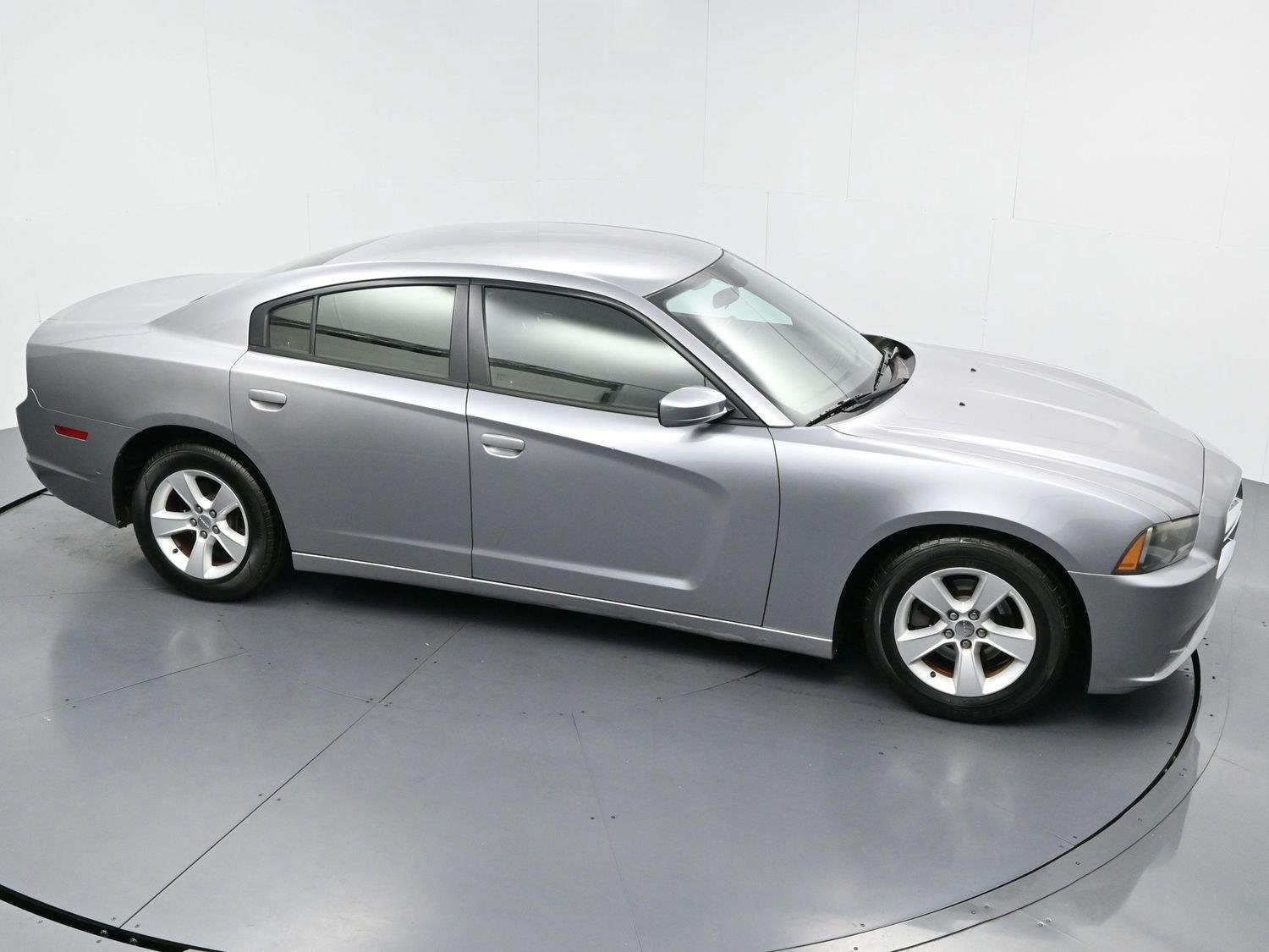 Used 2013 Dodge Charger SE RWD image 31