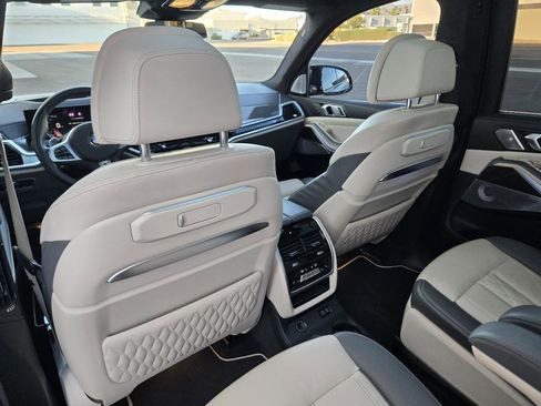Used 2023 BMW X7 M60i image 15