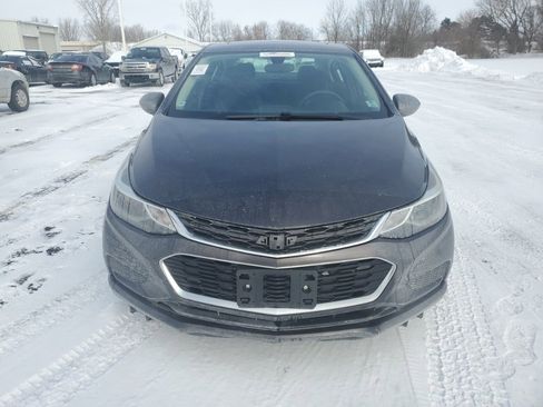 Used 2017 Chevrolet Cruze LT image 2