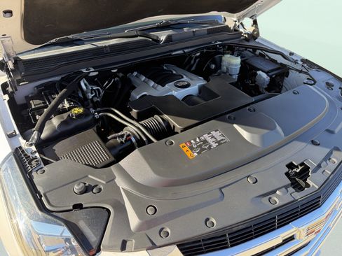 Used 2020 Cadillac Escalade Premium Luxury image 14