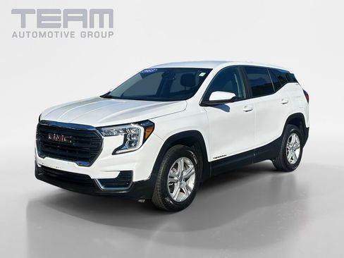 Used 2023 GMC Terrain SLE image 3