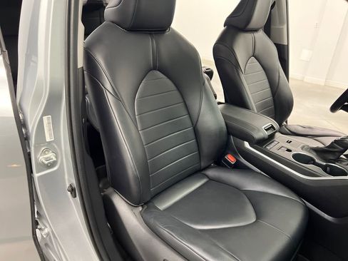 Used 2020 Toyota Highlander XLE image 24