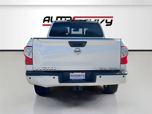 Used 2018 Nissan Titan SL image 6