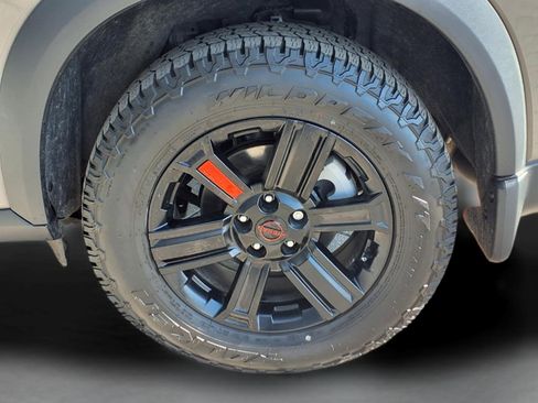 Used 2025 Nissan Rogue SV image 11