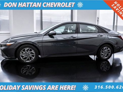 Used 2024 Hyundai Elantra SEL image 2