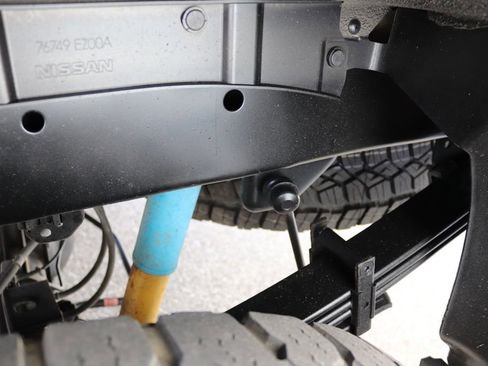 Used 2021 Nissan Titan PRO-4X w/ Pro-4x Convenience Package image 4