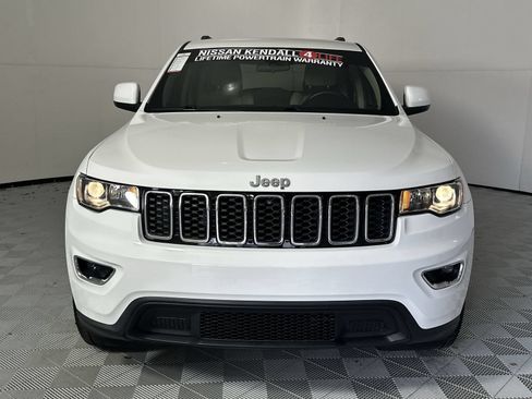 Used 2021 Jeep Grand Cherokee Laredo RWD image 3
