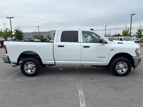 Used 2022 RAM 2500 Tradesman w/ Chrome Appearance Group AWD/4WD image 16