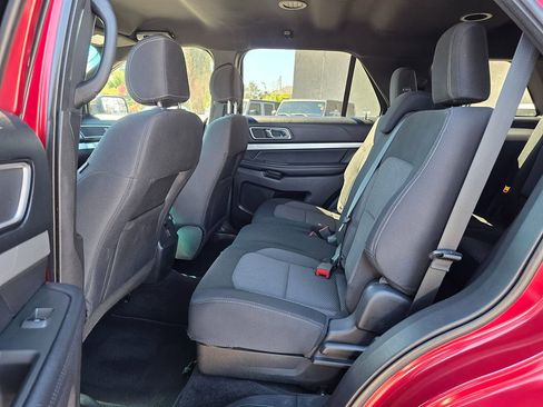 Used 2017 Ford Explorer XLT image 19