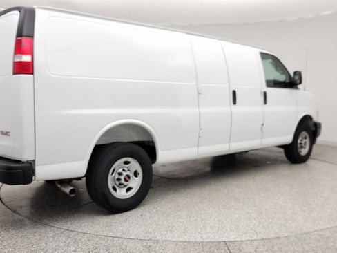 Used 2025 GMC Savana 3500 Extended RWD image 5