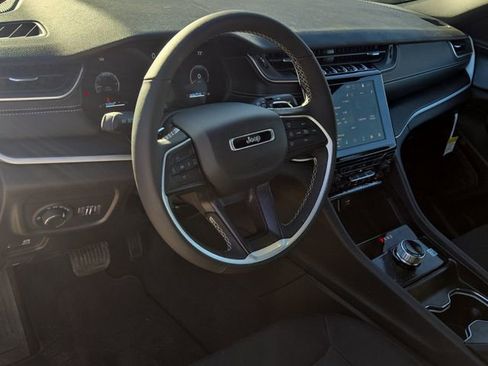 Used 2025 Jeep Grand Cherokee L Laredo w/ Luxury Tech Group I image 20