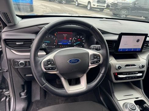 Used 2022 Ford Explorer XLT image 13