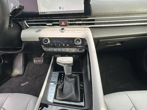 Used 2024 Hyundai Elantra Limited image 20