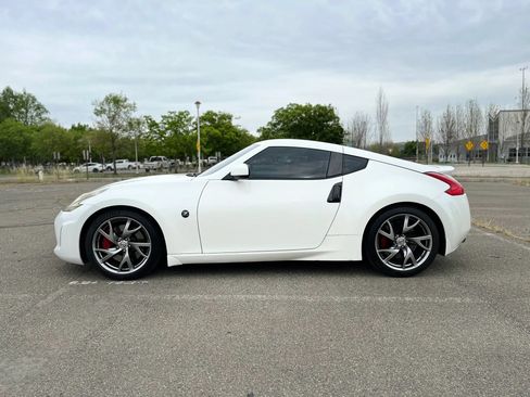 Used 2016 Nissan 370Z Coupe RWD image 8