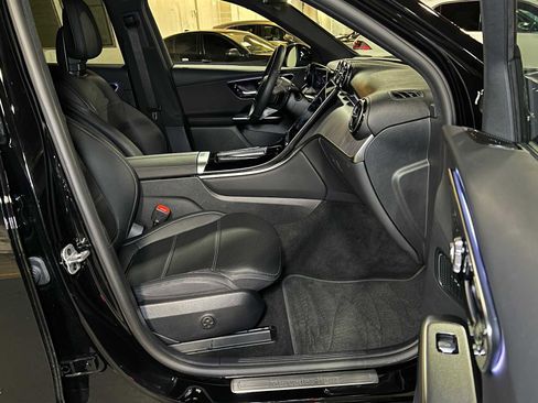 Used 2025 Mercedes-Benz GLC 300 4MATIC image 12