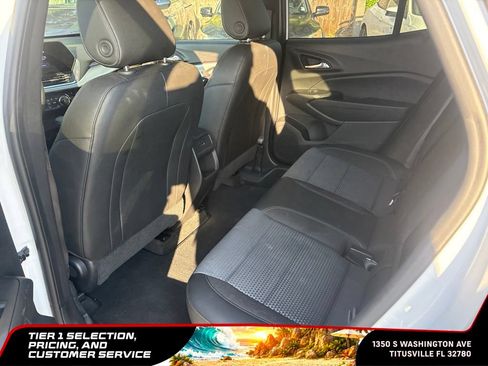 Used 2025 Chevrolet Trax LT w/ LT Convenience Package FWD image 8