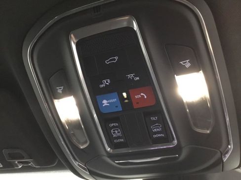 Used 2024 Jeep Grand Cherokee Altitude AWD/4WD image 34