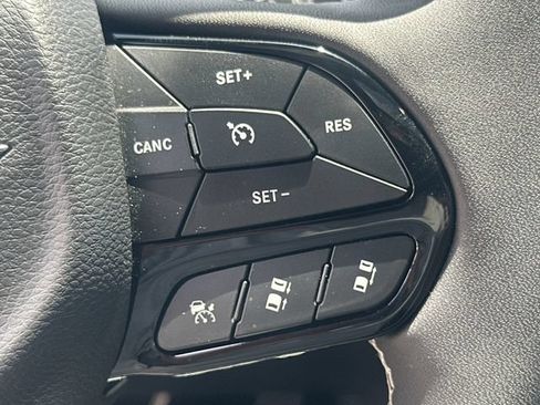 Used 2023 Chrysler Pacifica Limited w/ Uconnect Theater Family Group AWD/4WD image 18