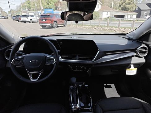 Certified 2026 Chevrolet Trax ACTIV FWD image 23