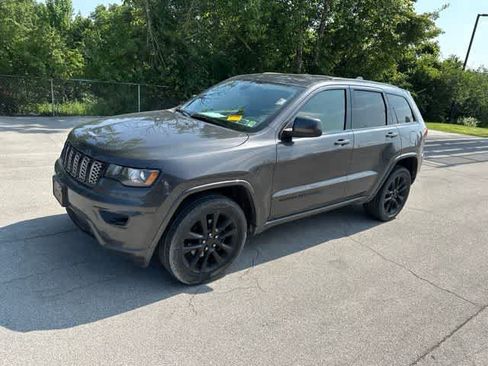 Used 2020 Jeep Grand Cherokee Altitude AWD/4WD image 13