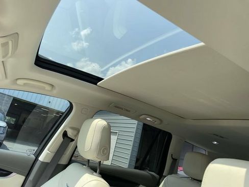 Used 2023 Cadillac XT6 Premium Luxury FWD image 3
