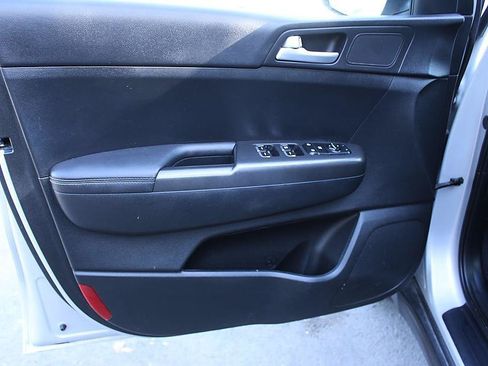 Used 2022 Kia Sportage LX FWD image 8
