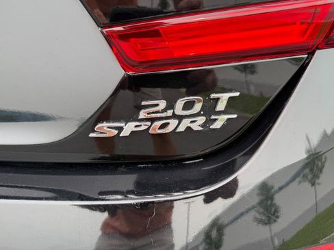 Used 2018 Honda Accord Sport image 9