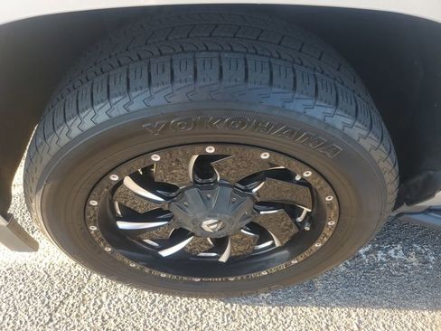 Used 2020 Chevrolet Suburban LT image 9