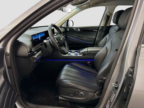 Used 2025 Genesis GV80 2.5T Standard AWD/4WD image 13