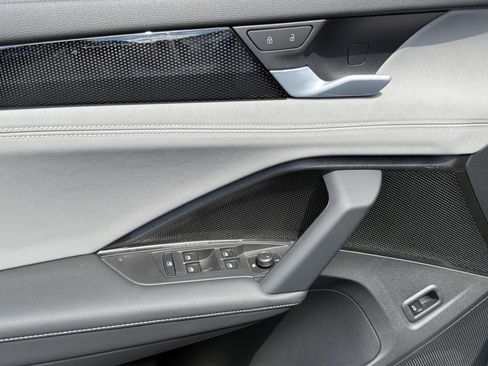 New 2026 Volkswagen Tiguan SE R-Line AWD/4WD image 11