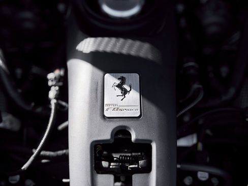 Used 2022 Ferrari F8 Tributo image 32