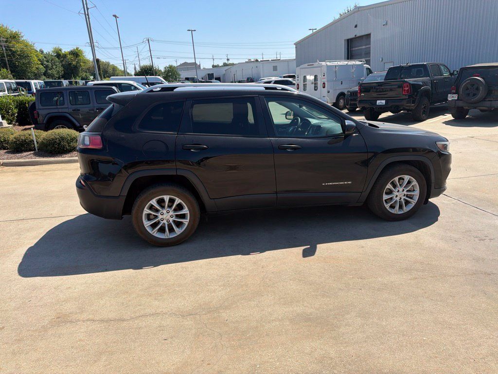 Used 2021 Jeep Cherokee Latitude FWD image 17