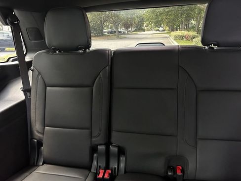 Used 2023 Chevrolet Tahoe Z71 w/ Luxury Package AWD/4WD image 12