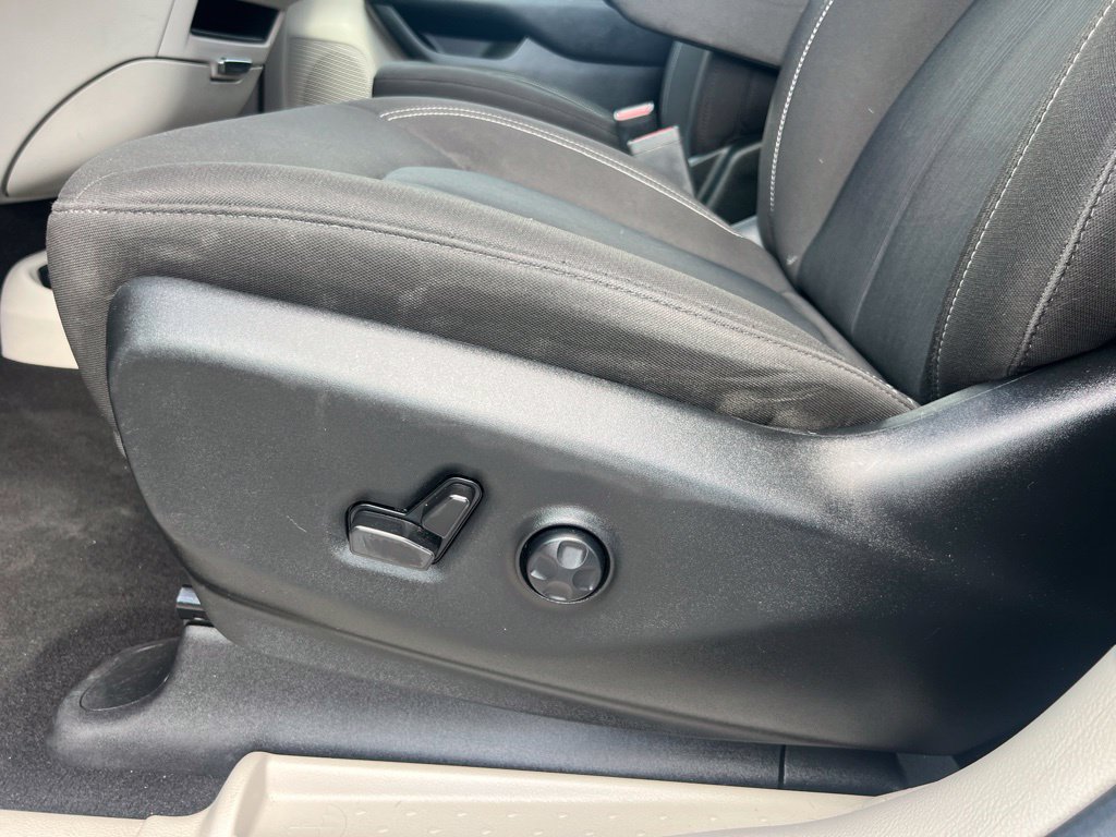 Used 2023 Chrysler Voyager LX FWD image 38