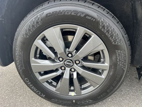 Certified 2025 Nissan Pathfinder SV image 11