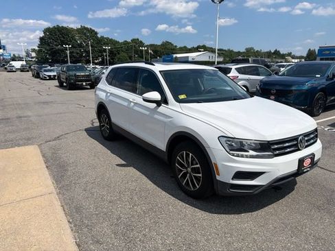 Used 2018 Volkswagen Tiguan SE w/ Panoramic Sunroof Package AWD/4WD image 3