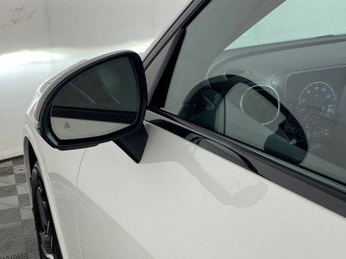 Used 2026 Mercedes-Benz GLC 300 4MATIC image 22