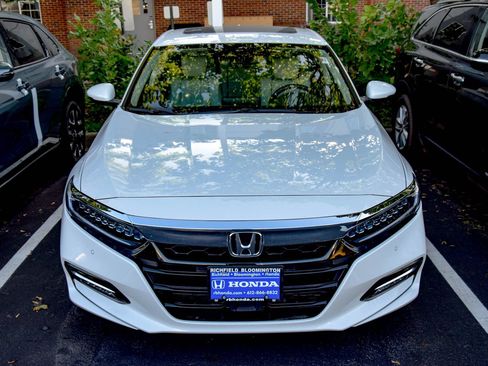 Used 2019 Honda Accord Touring image 3