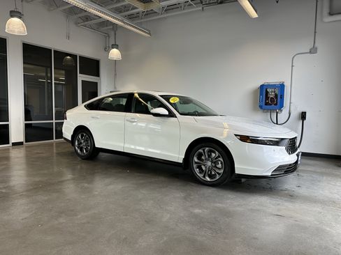 New 2025 Honda Accord EX-L image 1