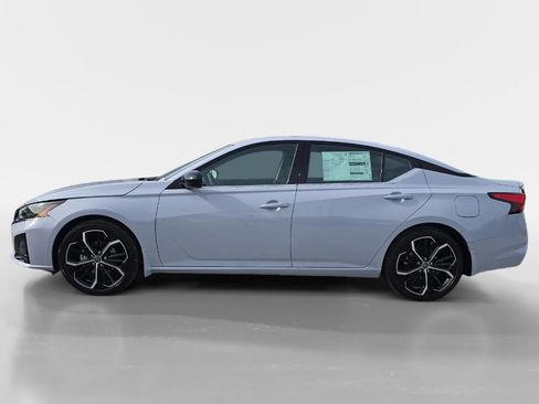 New 2025 Nissan Altima 2.5 SR image 2