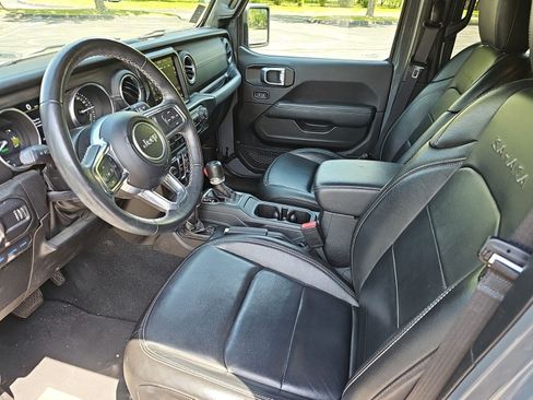 Used 2023 Jeep Wrangler Unlimited Sahara w/ Cold Weather Group AWD/4WD image 19